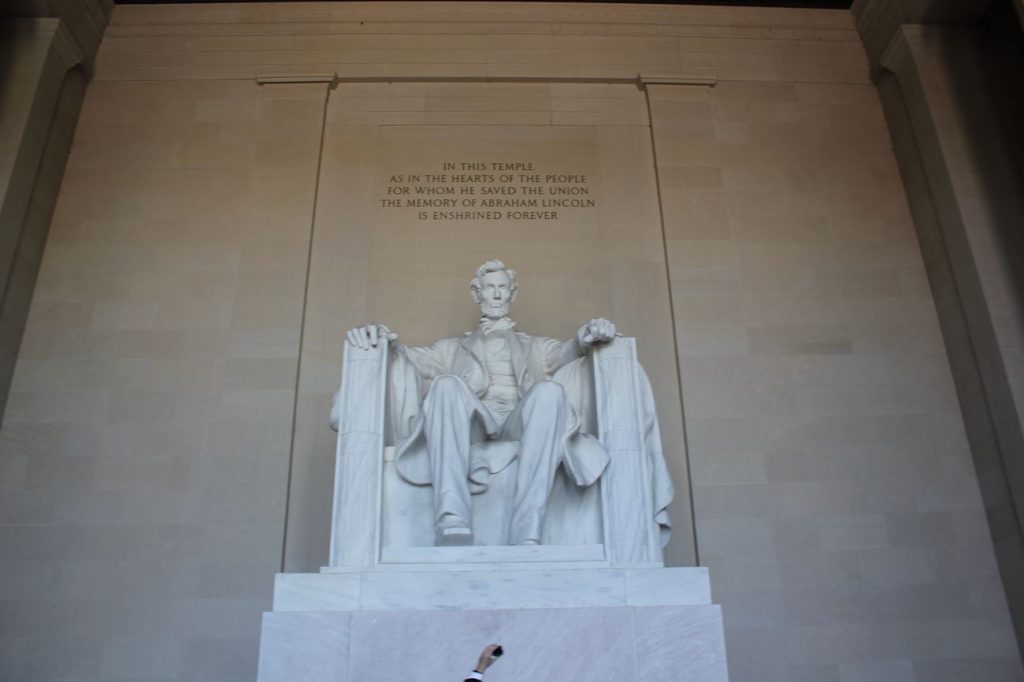 à l'intérieur du Lincoln Memorial