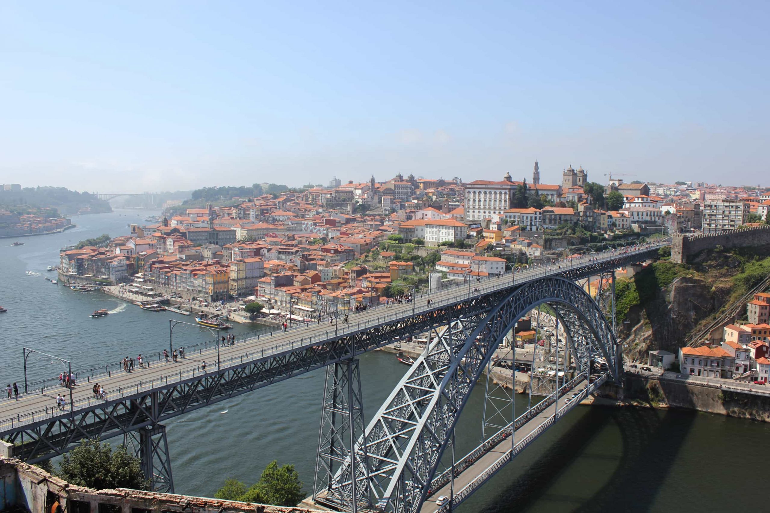 vue aérienne sur e pont doms luis à Porto
